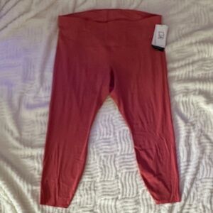 Nike Women’s Vibrant Salmon Capri Leggings